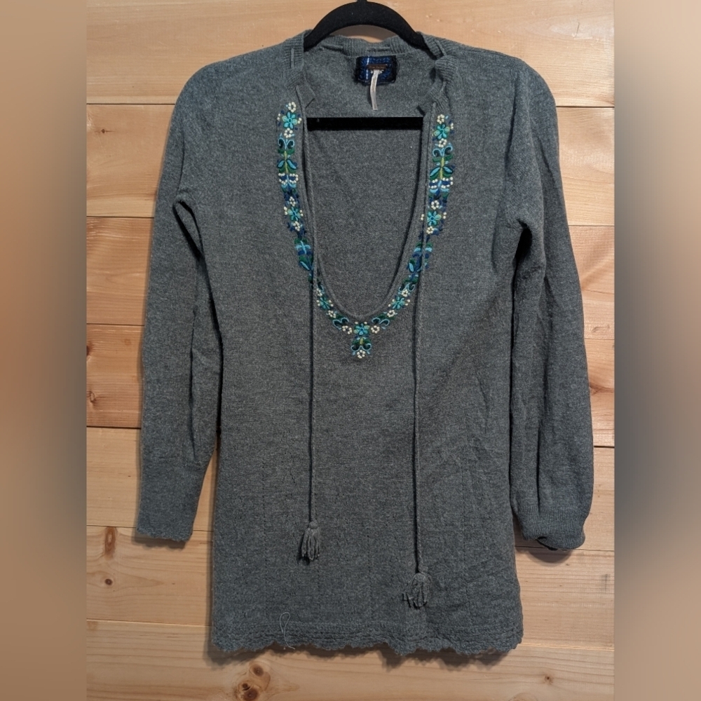 Free People Gray and Blue Embroidered Knit Sweater Large